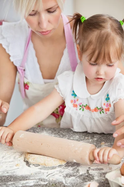 Concentrated mother and child baking cookies — Stock Photo, Image