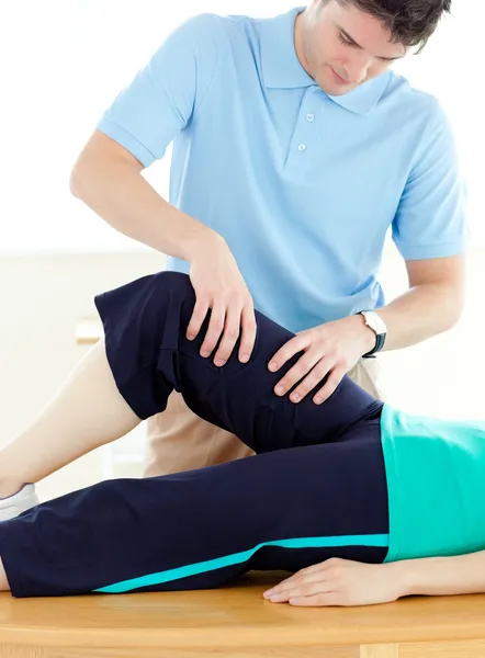 Young man doing fitness exercises with a patient — Stock Photo, Image
