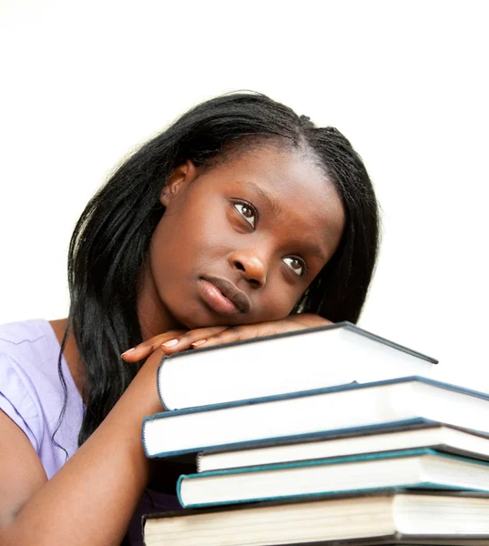 Student leunend op een stapel boeken — Stockfoto