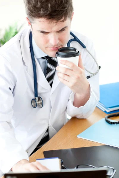 Pretty doctor at work — Stock Photo, Image