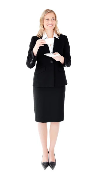 Бізнес-леді тримає чашку кави — стокове фото