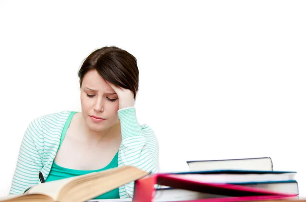 Estudante estressada fazendo seu dever de casa — Fotografia de Stock