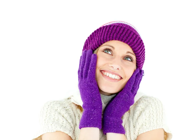 Femme captivante portant casquette et gants — Photo