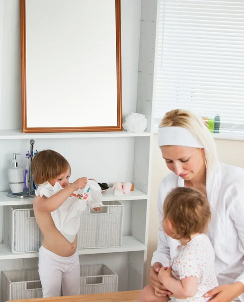 Mother taking care of her children — Stock Photo, Image