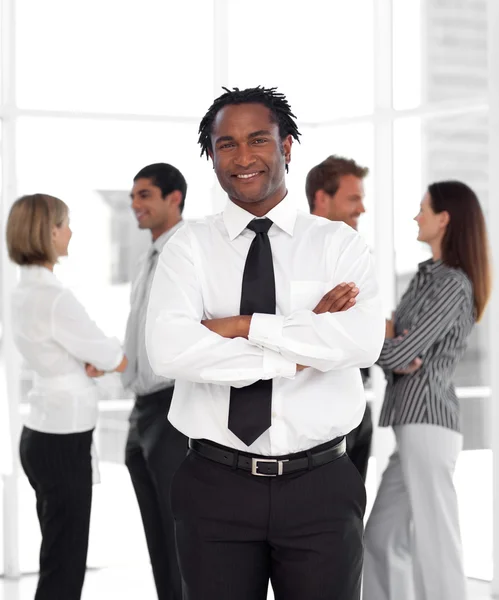 Confident male manager standing at the camera with his team — Stock Photo, Image