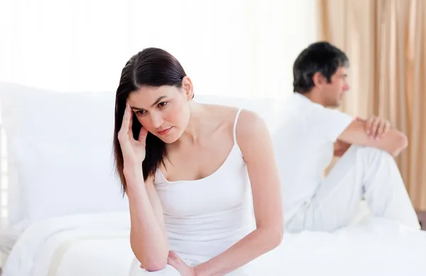 Angry couple having an argument sitting on bed — Stock Photo, Image