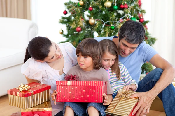 Familienporträt Weihnachten lizenzfreie Stockbilder