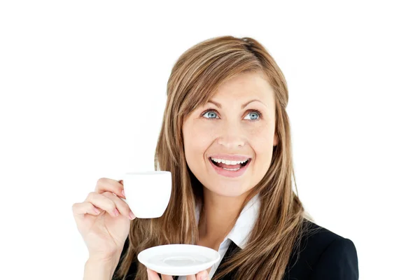 Elegante joven empresaria sosteniendo una taza de café Imágenes de stock libres de derechos