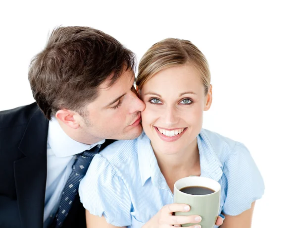 Уважний бізнесмен цілує свою дівчину на щоці — стокове фото
