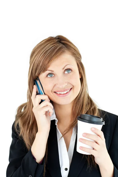 Mulher de negócios loira falando no telefone segurando café — Fotografia de Stock