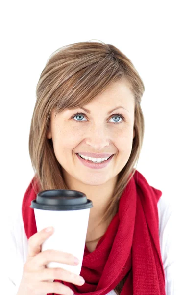 Mulher positiva segurando um café usando um cachecol — Fotografia de Stock
