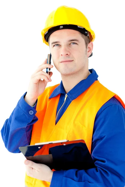 Charismatický dělník mluví na telefonu drží schránky — Stock fotografie