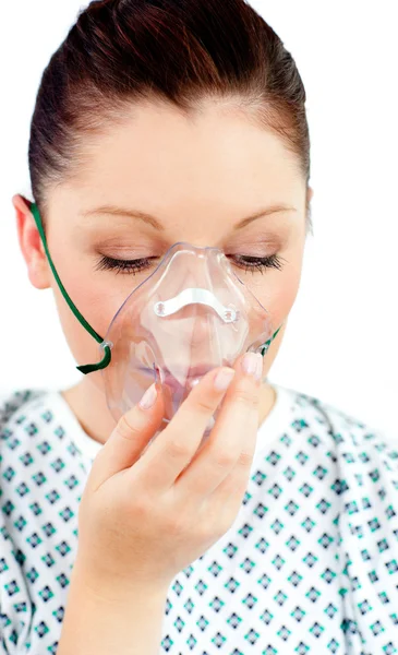Beteg női beteg oxigén maszkot visel — Stock Fotó
