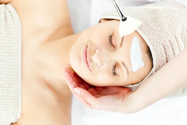 Beautiful relaxed woman receiving a beauty treatment — Stock Photo, Image
