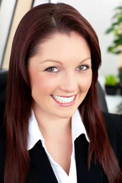 Portrait of a beautiful businesswoman smiling at the camera — Stock Photo, Image