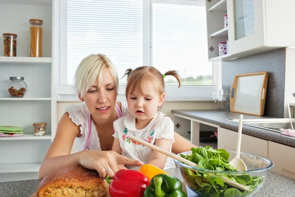 Merry young family preparing a salad — Stock Photo, Image