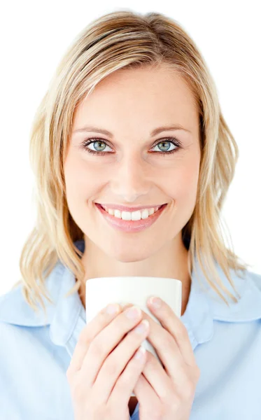 Portret piękna bizneswoman gospodarstwa na kawę — Zdjęcie stockowe