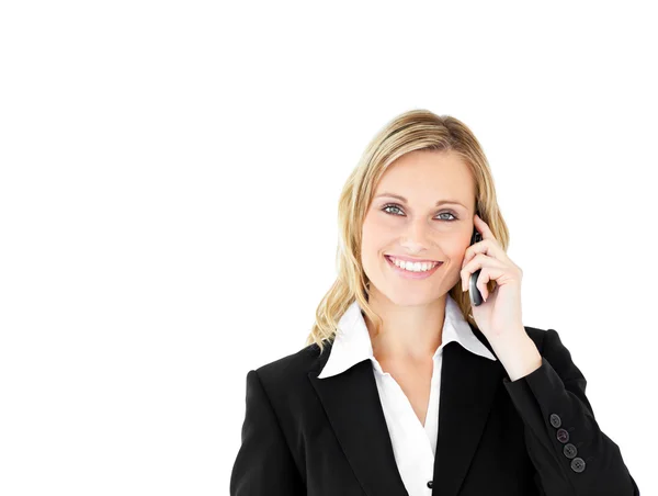 Retrato de uma empresária positiva falando por telefone — Fotografia de Stock