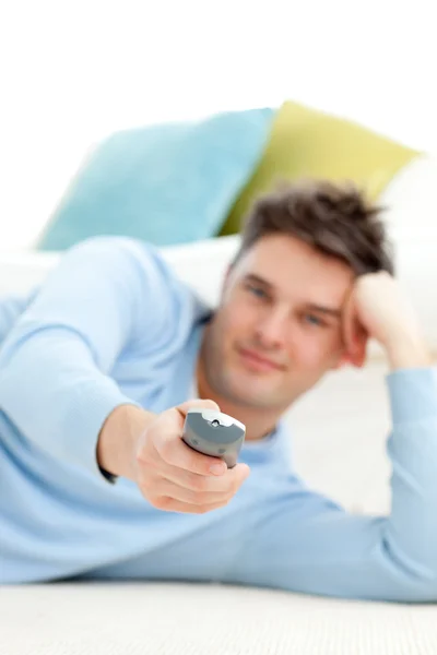 Caucasian young man watching tv in the living-room — Stock Photo, Image