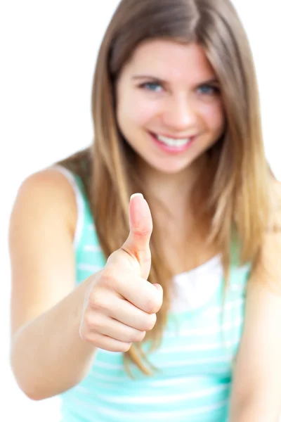 Positiv kvinna med hennes tumme upp till kameran — Stockfoto