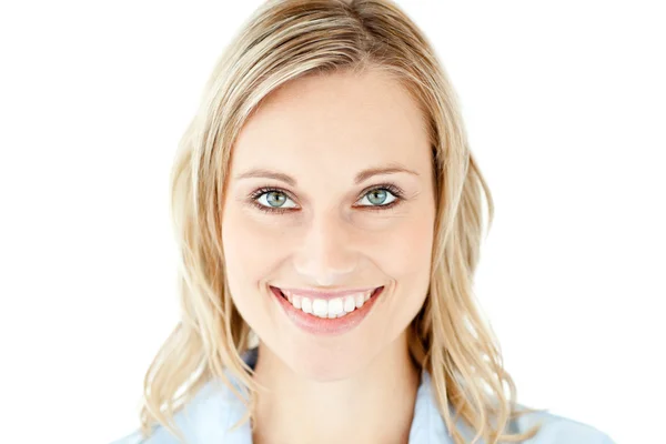 Selbstbewusste Geschäftsfrau lächelt in die Kamera — Stockfoto