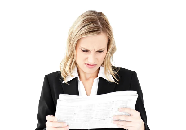 Depressive Geschäftsfrau hält Zeitung in der Hand — Stockfoto