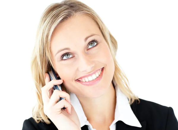 Glimlachende zakenvrouw praten over telefoon — Stockfoto
