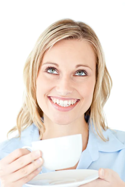 Веселая деловая женщина, держащая чашку кофе — стоковое фото