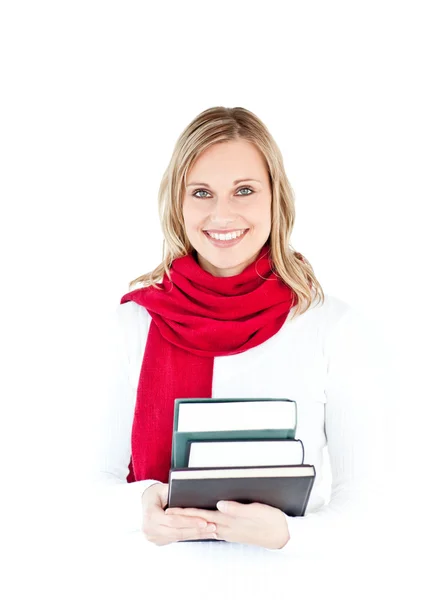 Retrato de una mujer hermosa con una bufanda roja sosteniendo libros y —  Fotos de Stock