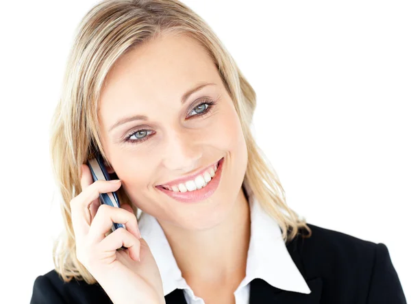 Portret van een stralende zakenvrouw praten over telefoon — Stockfoto