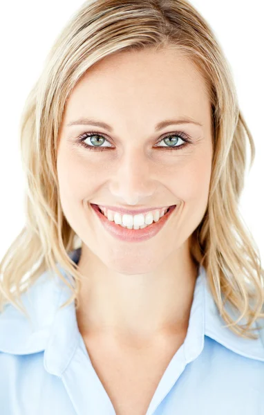Porträt einer schönen Geschäftsfrau, die in die Kamera lächelt — Stockfoto