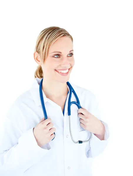 Счастливая женщина-врач держит свой стетоскоп — стоковое фото