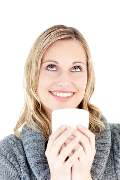 Düşünceli kadının bir sıcak kahve duran — Stok fotoğraf
