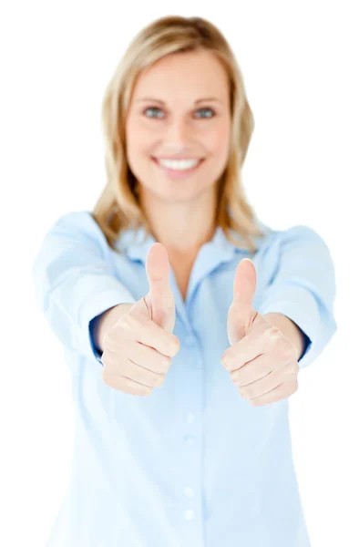 Mujer de negocios radiante sonriendo a la cámara con los pulgares hacia arriba —  Fotos de Stock
