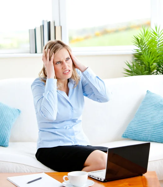 Young businesswoman getting frustrated with a laptop — Stock Photo, Image