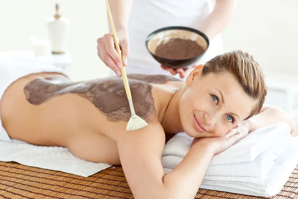Delighted caucasian woman receiving a beauty treatment with mud — Stock Photo, Image