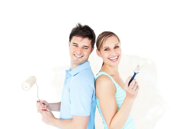 Brilhante jovem casal pintando um quarto — Fotografia de Stock