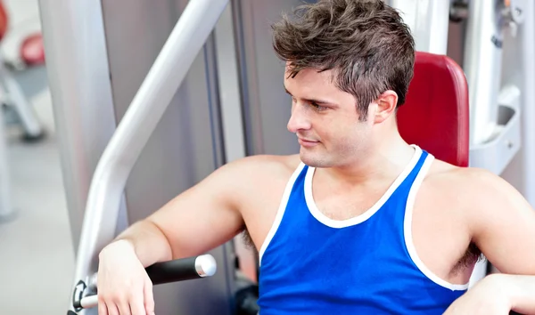 Relaxed young man using a bench press — Stock Photo, Image