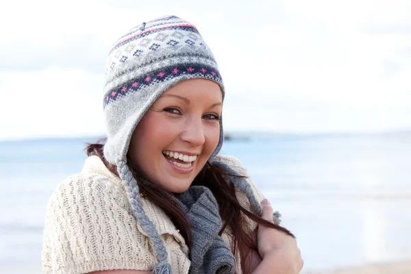 Attractive young woman is cold and wearing a hat — Stock Photo, Image