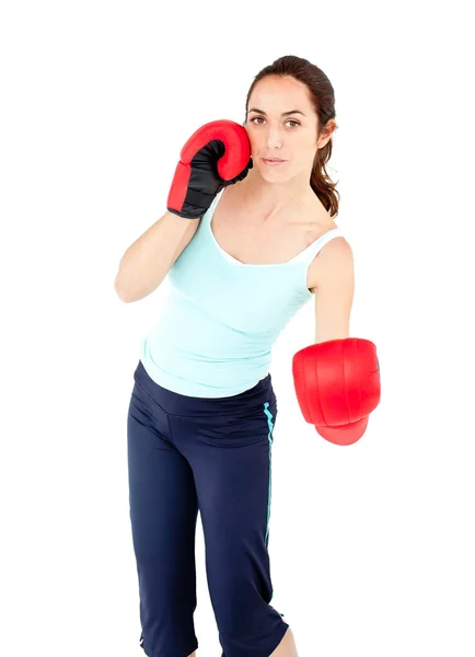Sportig spansktalande kvinna med boxhandskar arbetande ute — Stockfoto