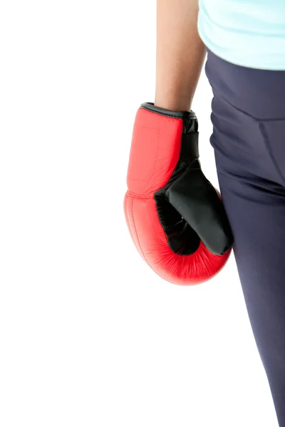 Close-up do punho de uma mulher hispânica usando luvas de boxe — Fotografia de Stock