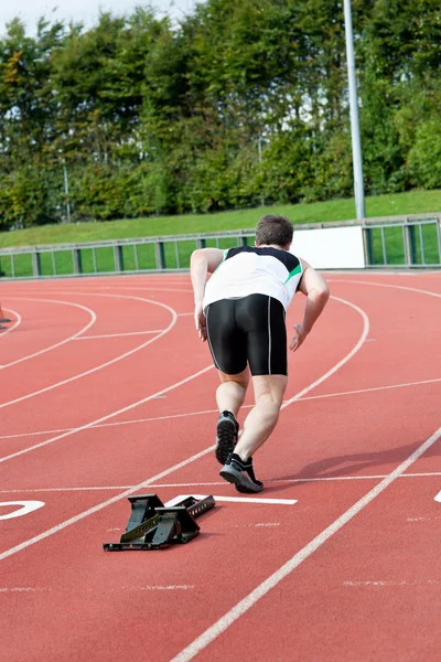 Pohledný muž sprinter školení — Stock fotografie