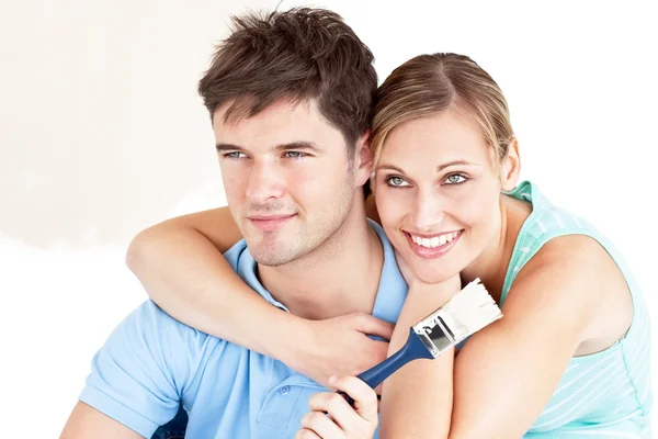 Smiling caucasian couple painting a room — Stock Photo, Image