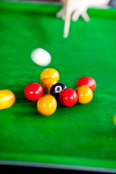 Närbild av en pool spelare — Stockfoto