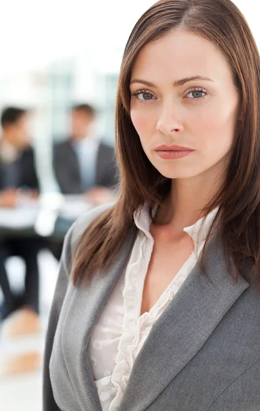 Charismatic businesswoman in the foreground while his colleagues — Stock Photo, Image