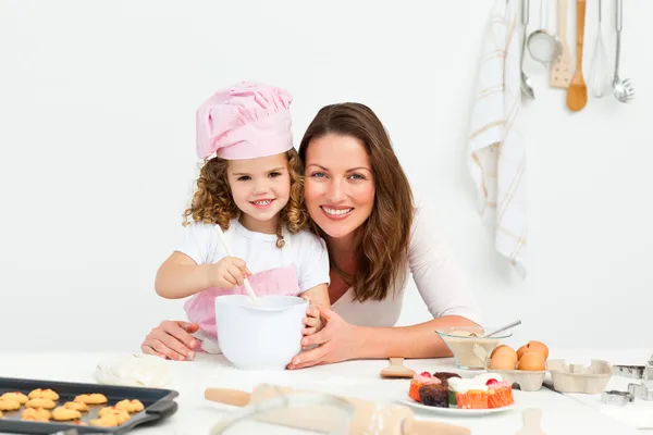 Portrait of an adorable mother and daughter preparing a daugh to — Stock Photo, Image