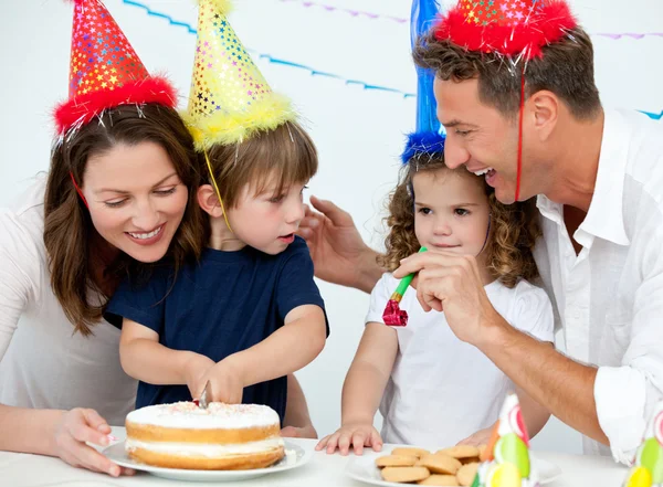 Brother and sister celebrating their birthday at home — Stock Photo, Image