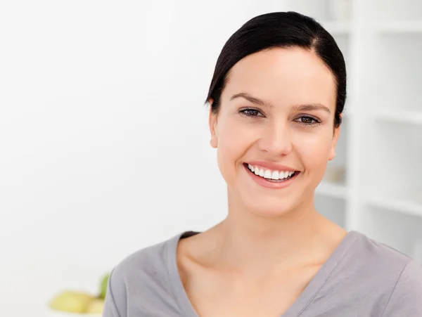 Cheerful woman standing in the kitchen — Stock Photo, Image