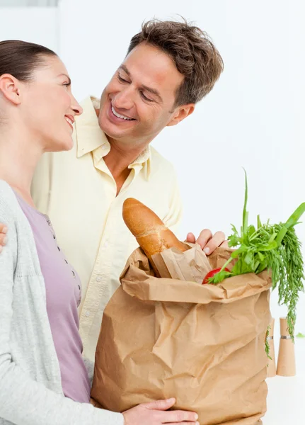 Lovely couple coming back from the market with vegetables — Stock Photo, Image
