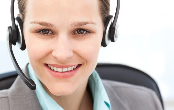 Portrait of a pretty operator with earpiece — Stock Photo, Image